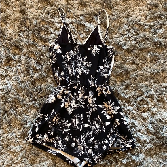 Urban Outfitters Kimchi Blue Floral Romper - Picture 6 of 6